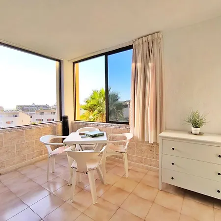 Castle Harbour Sun & Fun - Heated Pool, Fibre Net, 2 Bedrooms