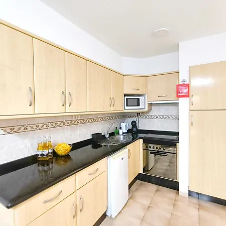 Castle Harbour Sun & Fun - Heated Pool, Fibre Net, 2 Bedrooms شقة *