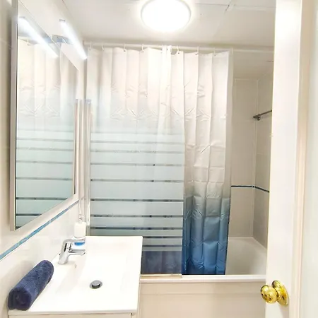 Castle Harbour Sun & Fun - Heated Pool, Fibre Net, 2 Bedrooms لوس كريستيانوس