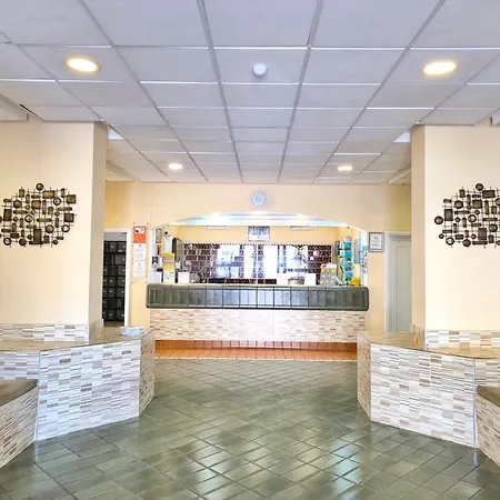 Castle Harbour Sun & Fun - Heated Pool, Fibre Net, 2 Bedrooms شقة